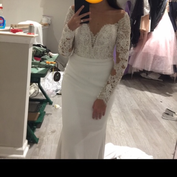 Wedding dress like new only worn once ! - Picture 3 of 8